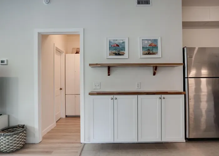 Newly Renovated Duplex, Upper Unit, 4Th Row From The Beach