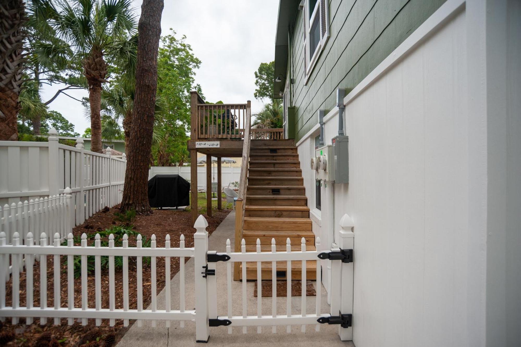 Newly Renovated Duplex, Upper Unit, 4th Row From The Ferienhaus *
