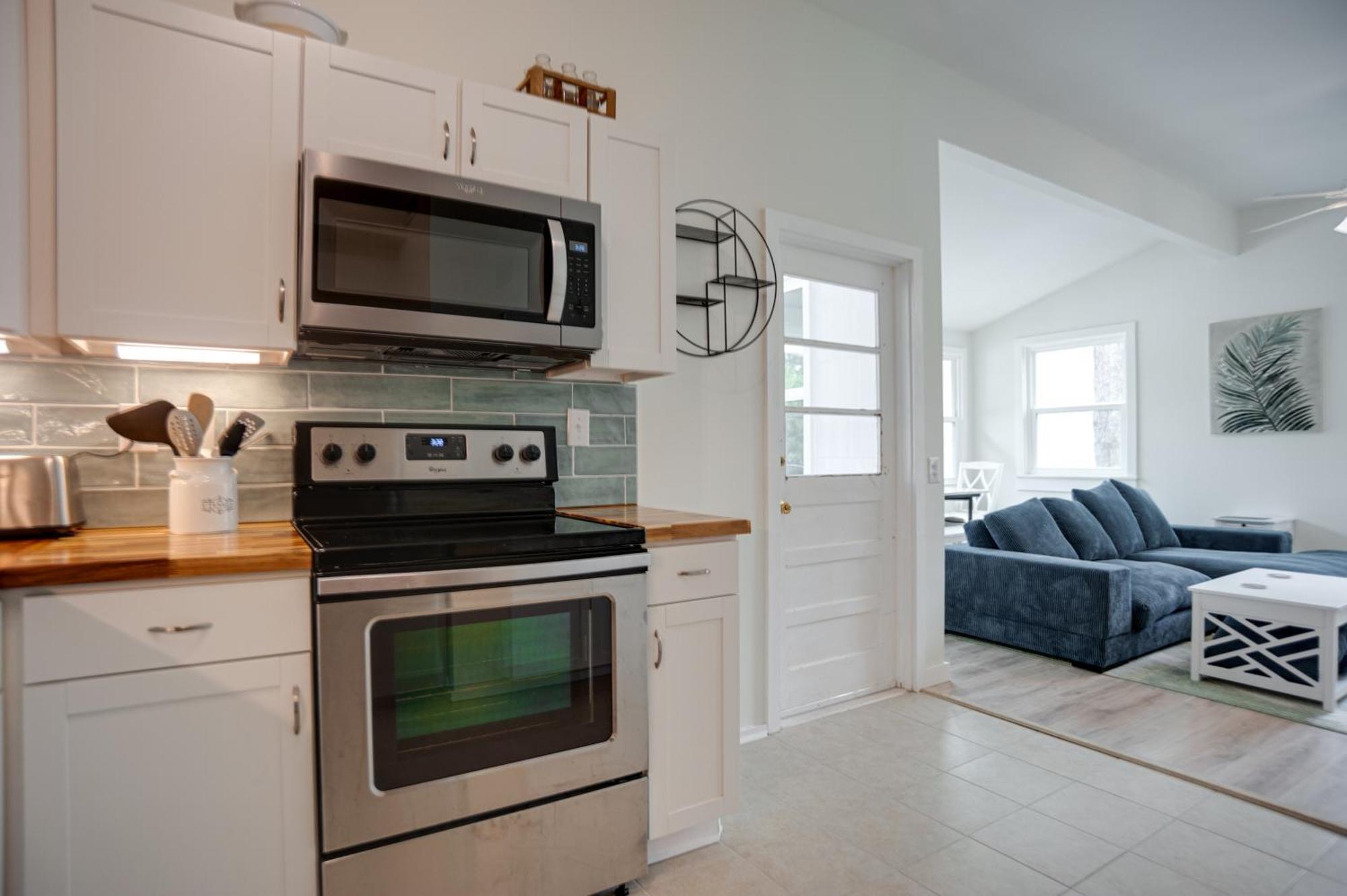 Newly Renovated Duplex, Upper Unit, 4th Row From The Ferienhaus