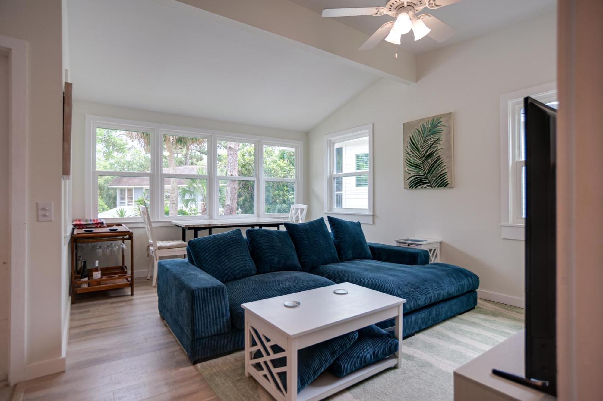 Ferienhaus Newly Renovated Duplex, Upper Unit, 4th Row From The *