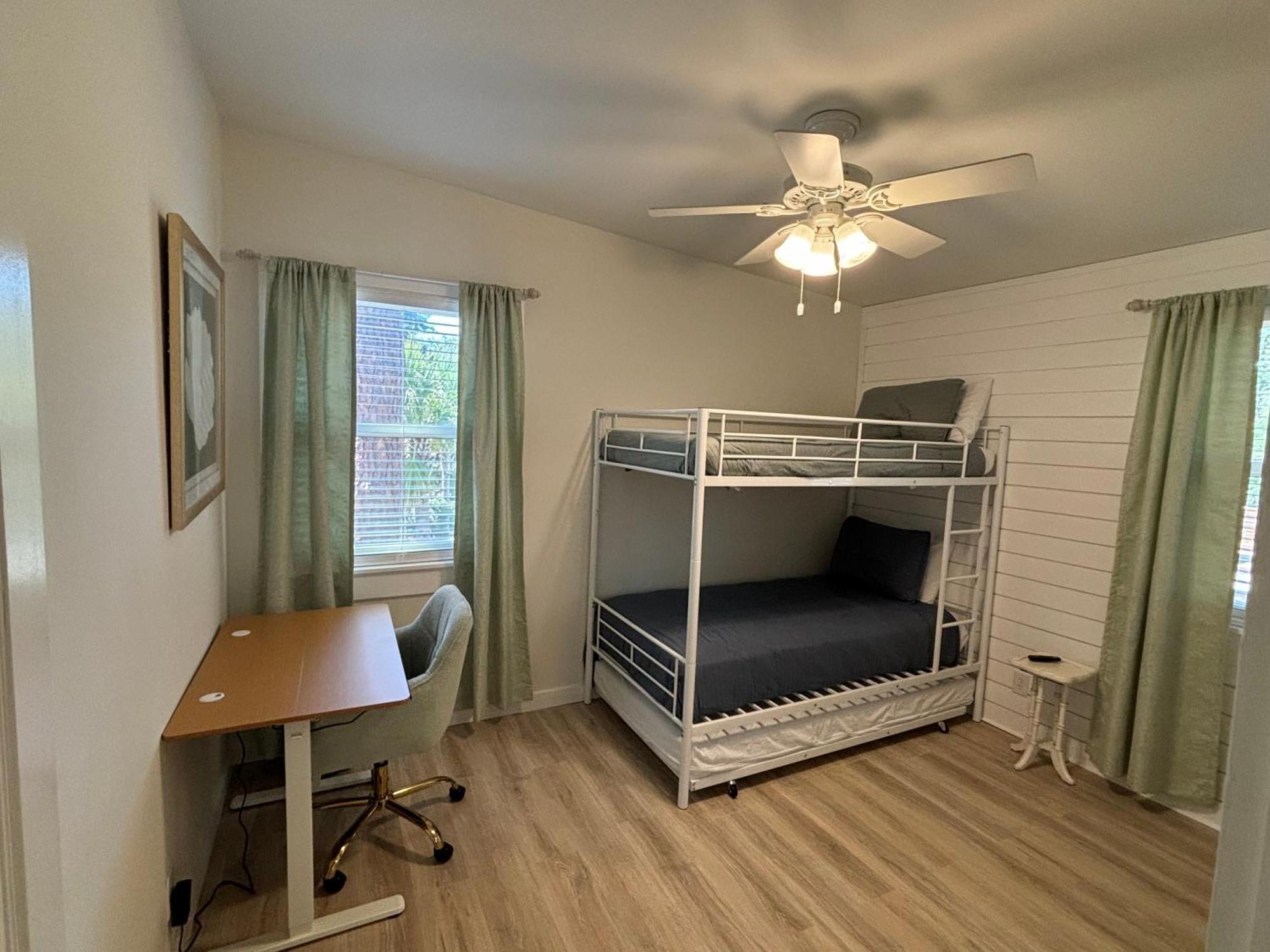 Ferienhaus Newly Renovated Duplex, Upper Unit, 4th Row From The Hilton Head Island